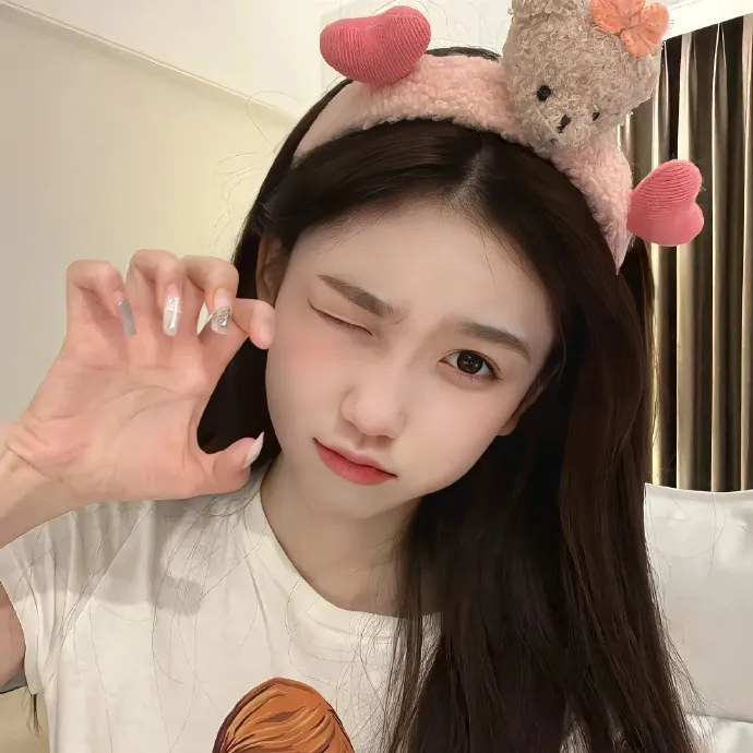 一线女星与前任深夜同框，整整一周内幕曝光，评论区沦陷